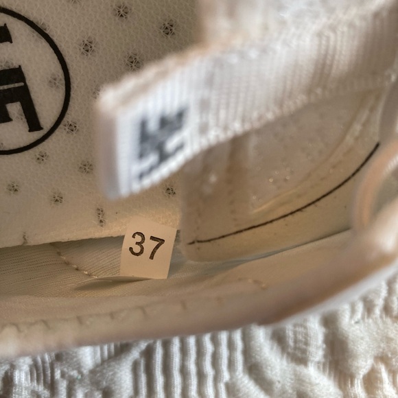 NWT Women’s HIKE Footwear - Picture 7 of 15